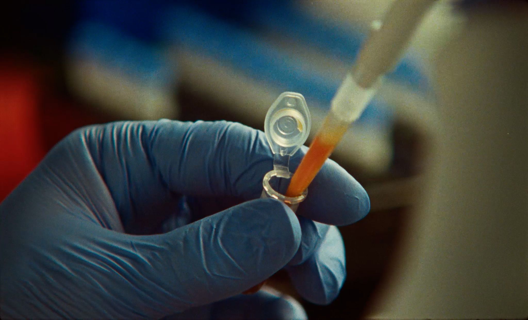 Fotografía oficial de un laboratorio de biología de Anthropic.